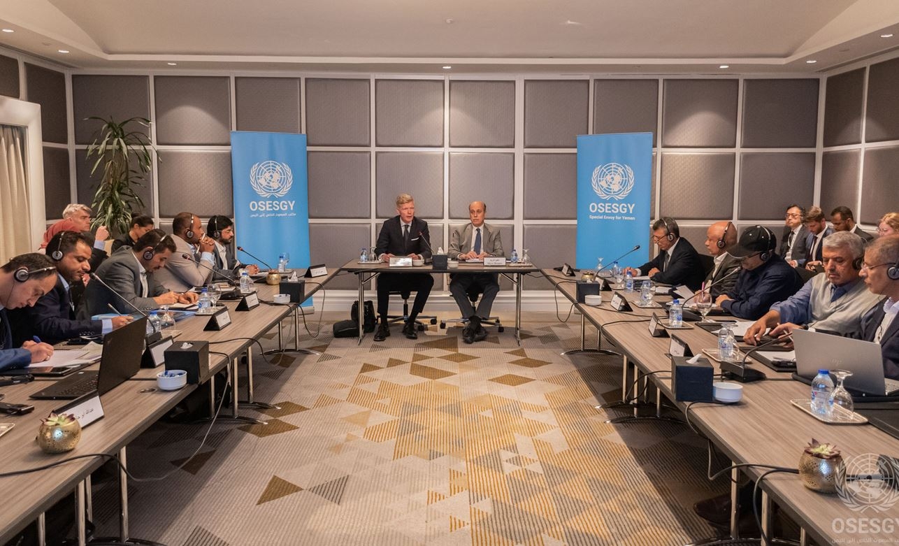 الحوثيون يقدمون مبادرة لفتح طريقين مهمين في تعز
