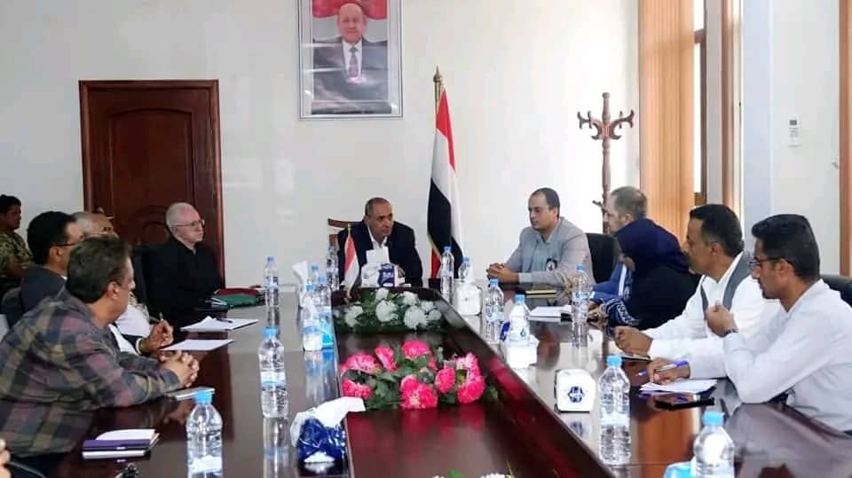 المخلافي يناقش مع اللجنة الدولية للصليب الأحمر الاحتياجات الإنسانية في محافظة تعز
