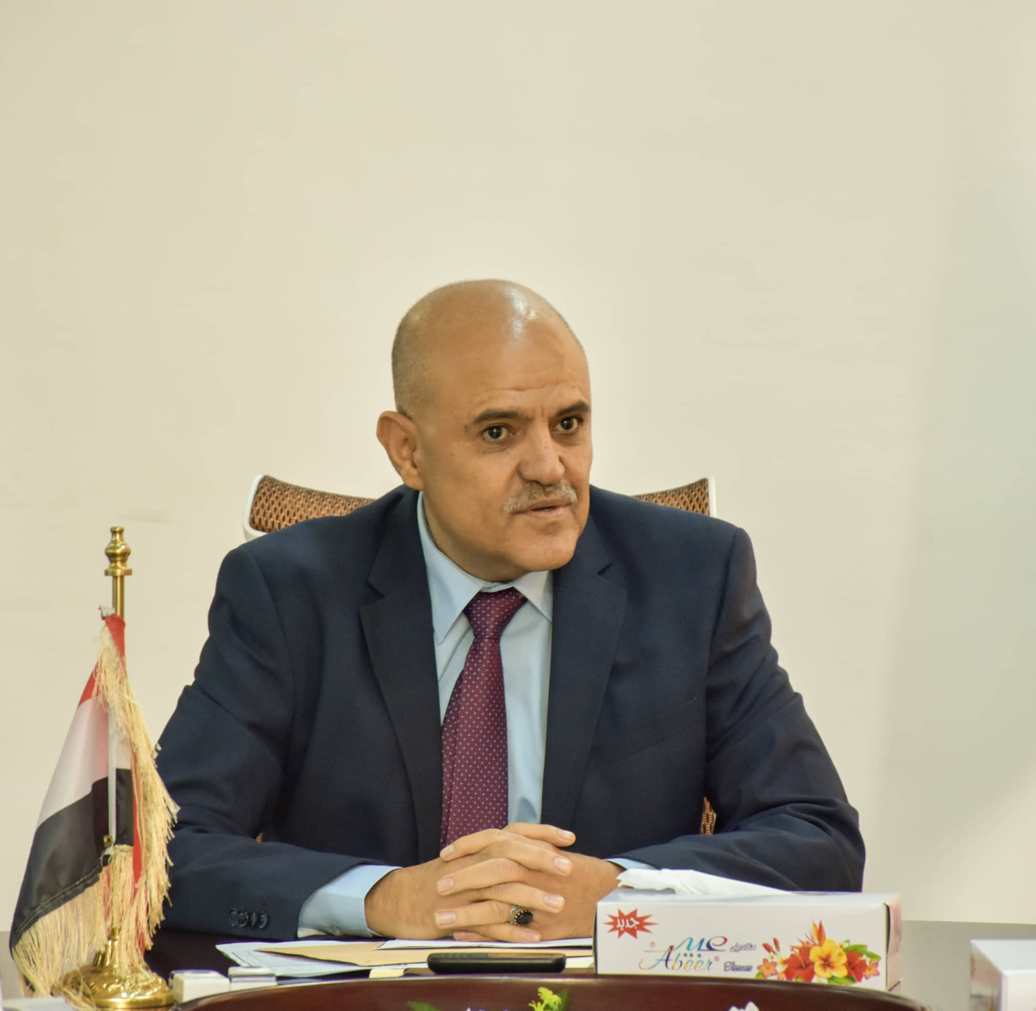 محافظ تعز يوجه قائد المحور ومدير الأمن بوقف الجبايات الغير القانونية