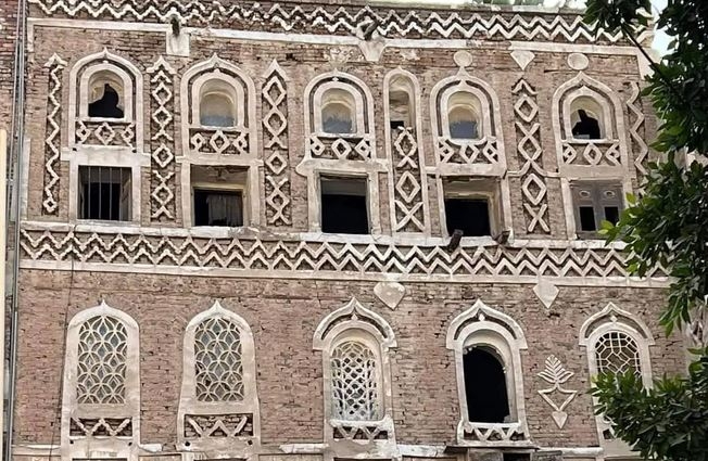شباب يمنيون يقتحمون بيوتا مسكونة بالجن ويطلقون حملة لمكافحة الخرافات