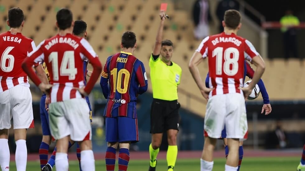لأول مرة مع برشلونة ميسي يتلقى البطاقة الحمراء