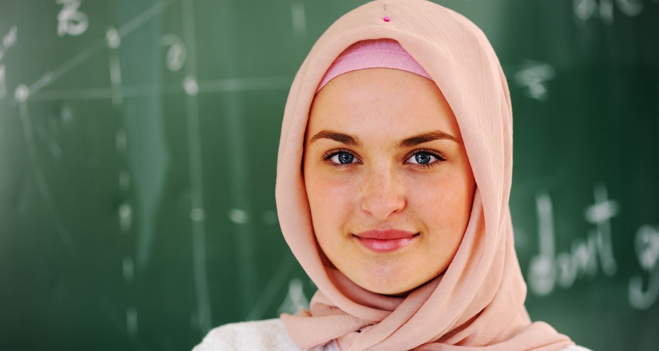 لوحة "امرأة محجبة" ستزيِّن مبنى الكونغرس لعام كامل