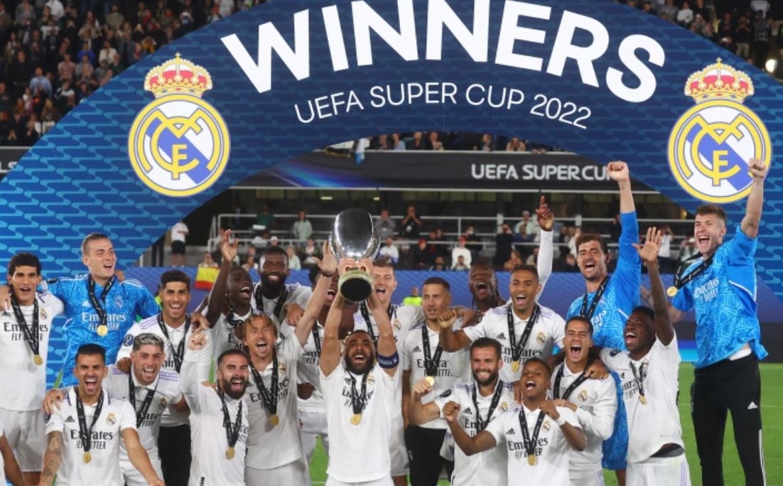 ريال مدريد يبدأ موسمه بالذهب ويتوج بالسوبر الأوروبي