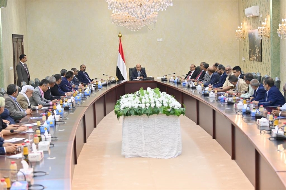 الرئيس العليمي: لن أسمح بالاستهداف أو الإساءة للسعودية والإمارات