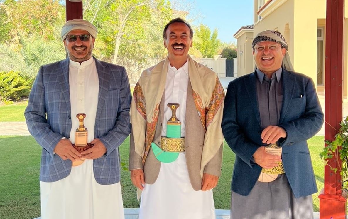 عودة أحمد علي وتهميش طارق صالح.. نتائج زيارة رشاد العليمي للإمارات