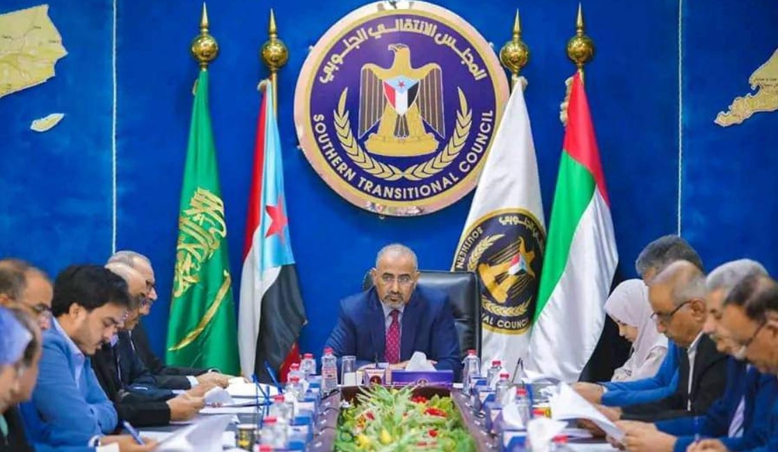 الانتقالي يخطط للإنفصال مالياً بالسيطرة على إيرادات النفط والغاز والموانئ