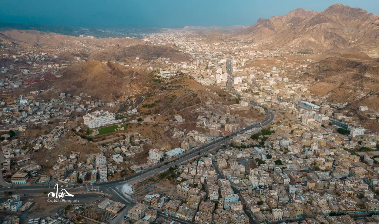 إصابة مواطن برصاص قناصة الحوثي في حي الزنوج شمالي تعز