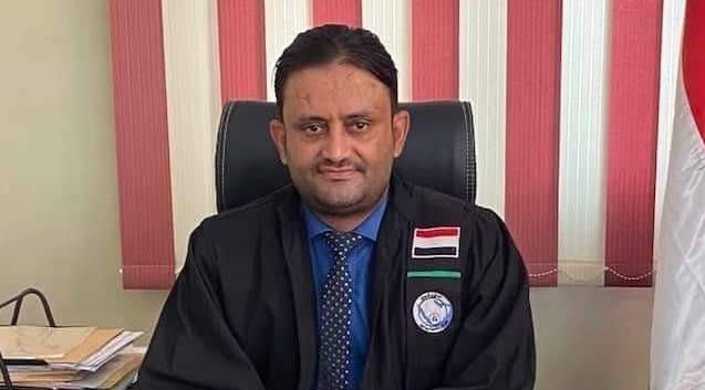 مسلحون يقتحمون مكتب محامٍ وسط مدينة تعز ويهددونه بالقتل