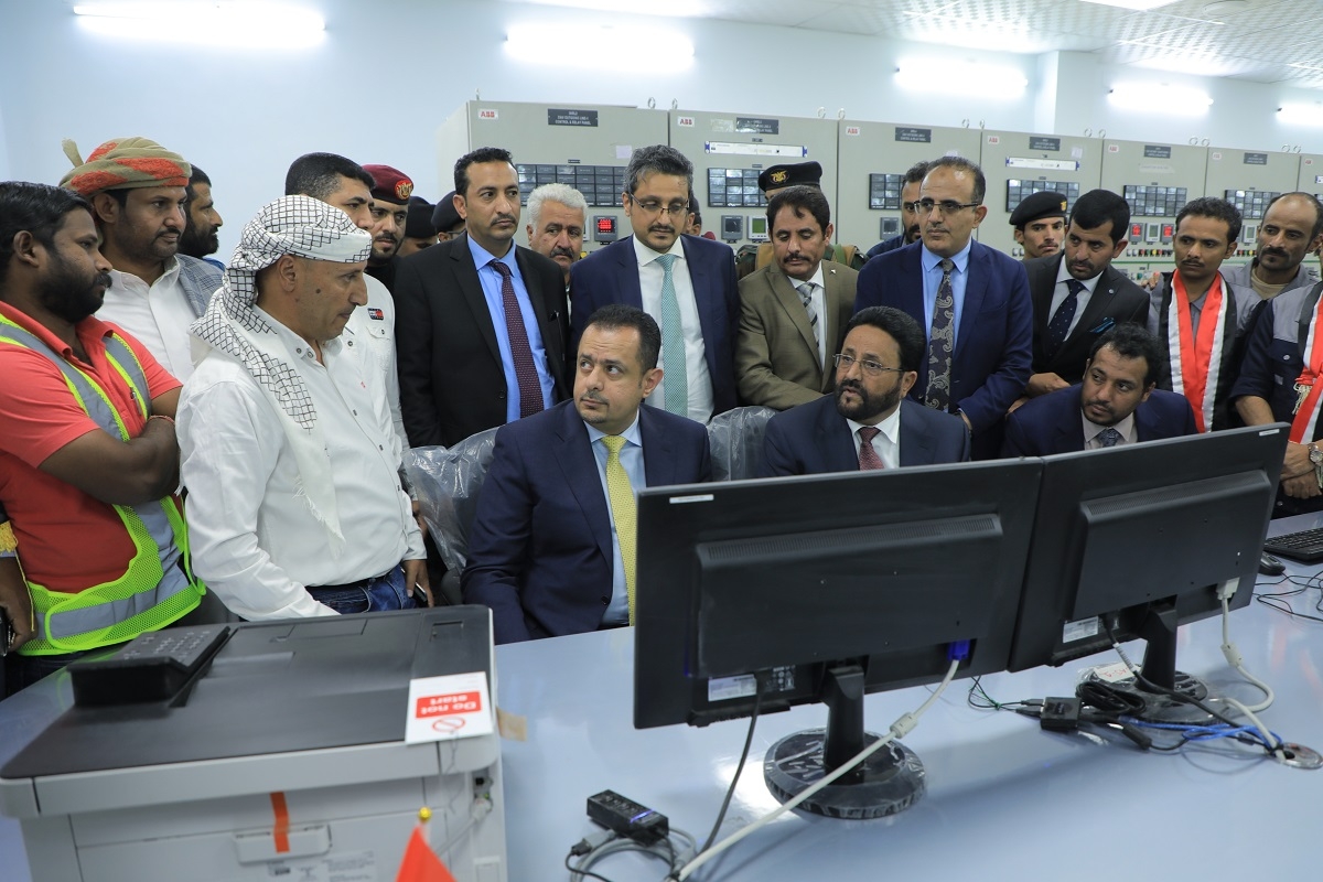 اللواء العرادة يفتتح مشروع توسعة محطة مأرب التحويلية للطاقة الغازية