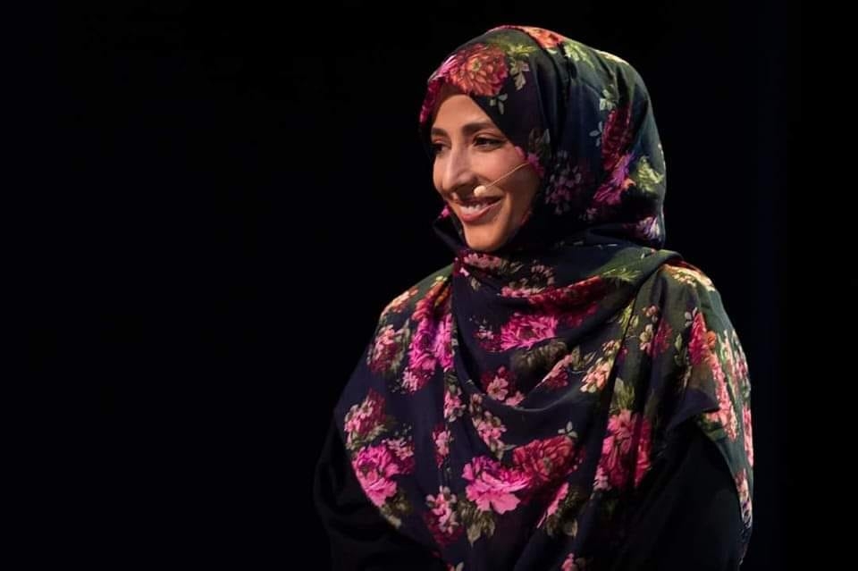 مؤسسة توكل كرمان تقدم 80 مليون ريال لتأهيل وشق طريق في مديرية المسراخ بتعز