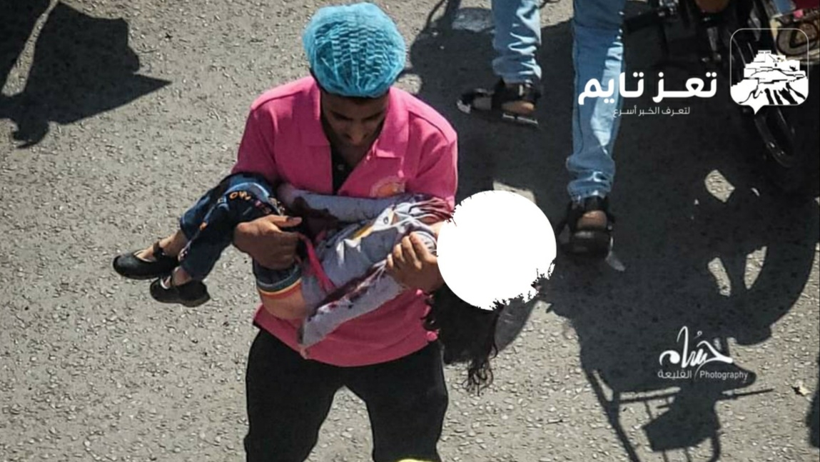 مصدر طبي لتعز تايم: مقتل طفلة وإصابة ثلاثة آخرين بينهم مسن حالته خطيرة