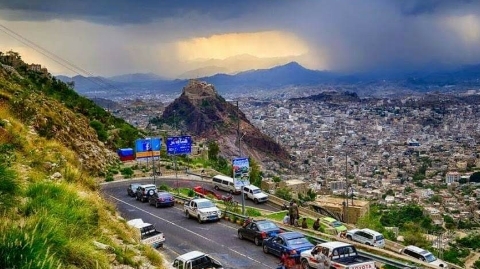 جماعة الحوثي تكثف من عملياتها العسكرية على تعز وسقوط ضحايا