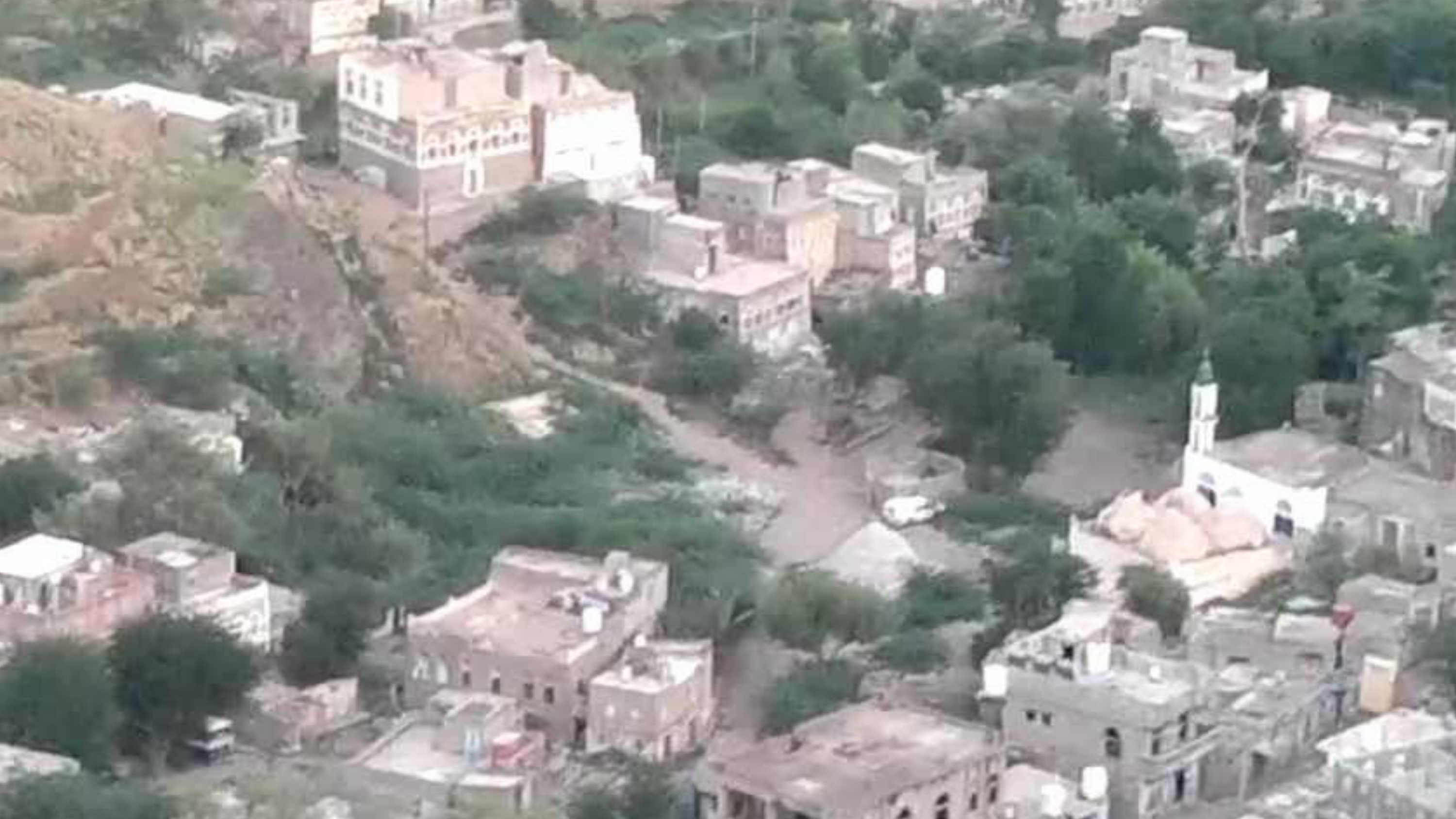مقتل امرأة وإصابة 3 أطفال من أسرة واحدة بقصف للحوثيين غربي تعز