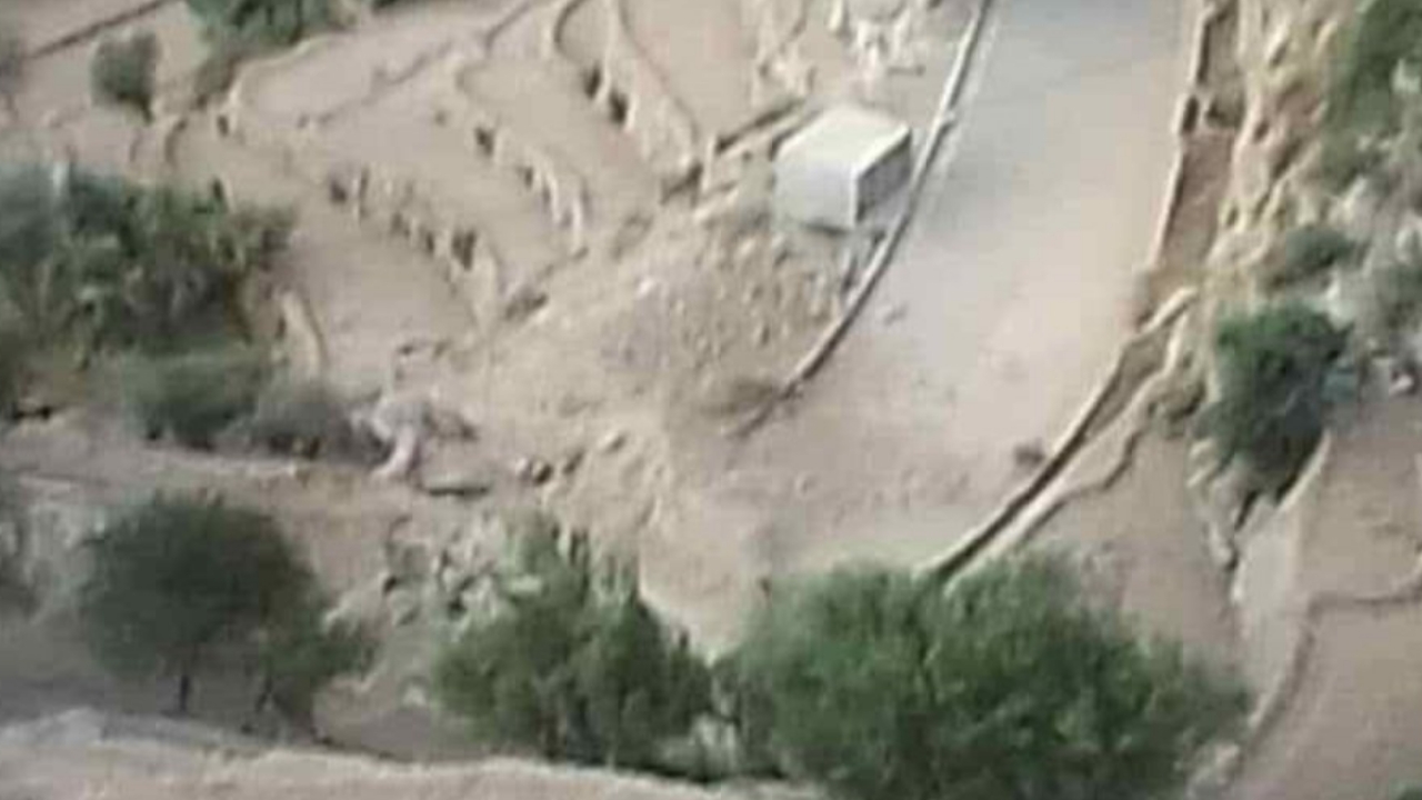 جماعة الحوثي تفجر الطريق الواصل بين تعز ولحج