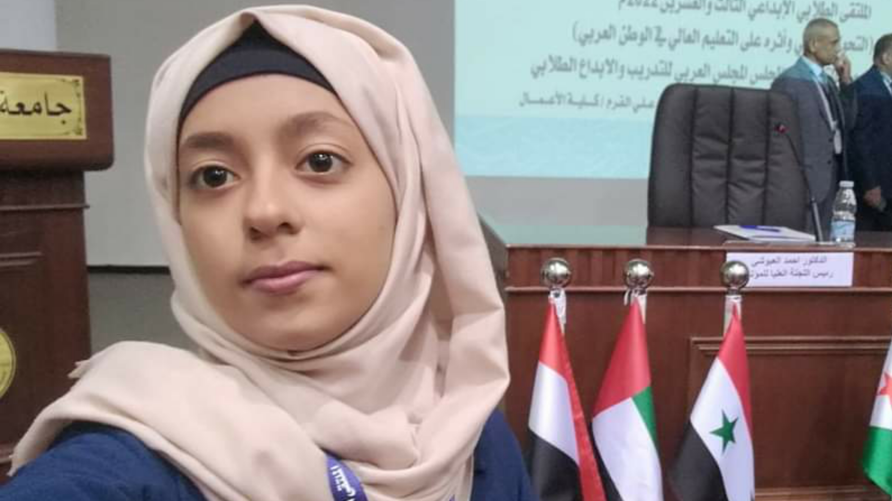 طالبة من تعز تحصد الترتيب الثاني عربيا في البحث العلمي