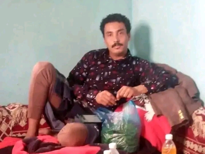 تعز.. وفاة شاب بعد خروجه بشهرين من سجن الصالح في الحوبان على سرير الموت