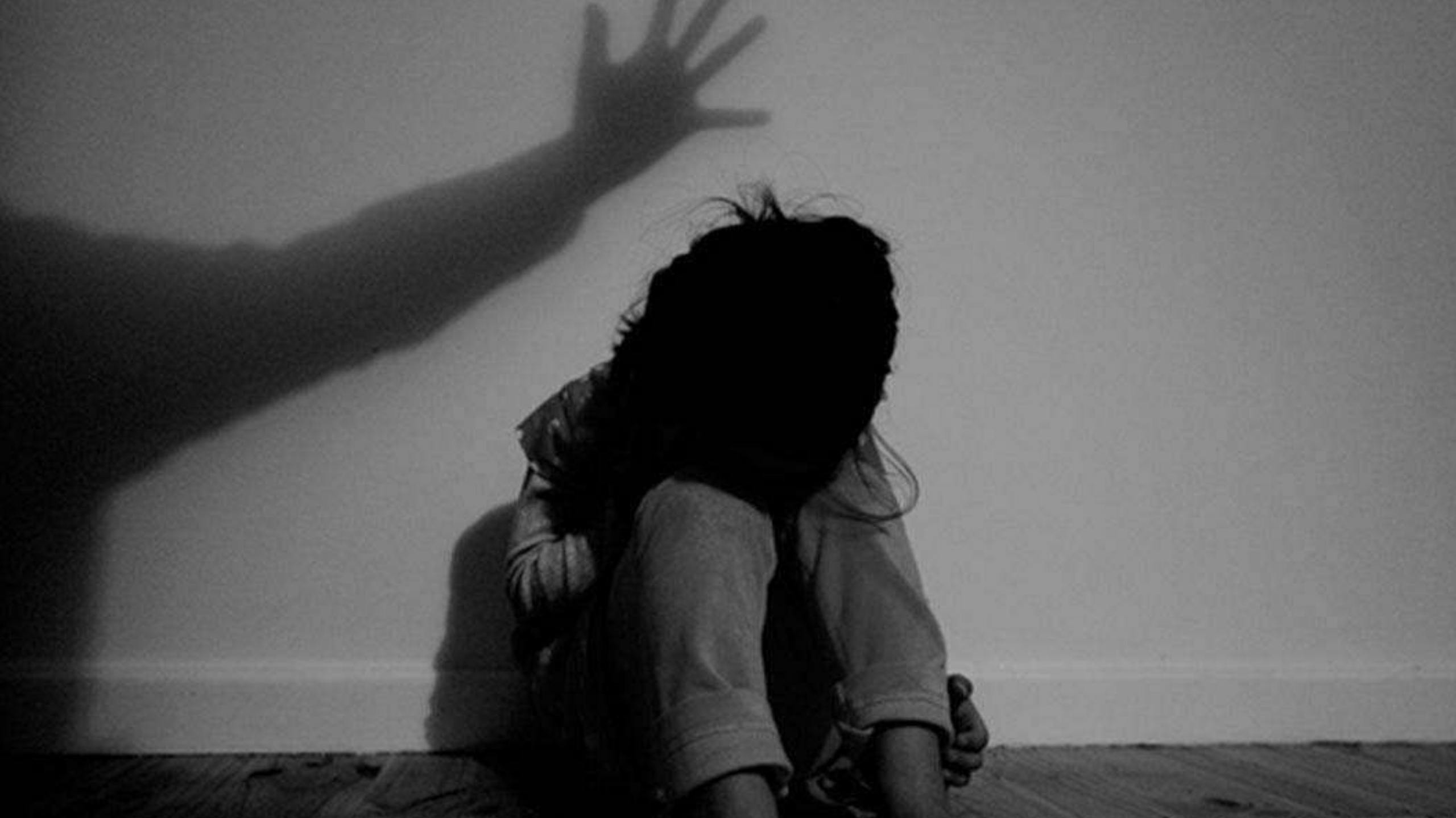 الحديدة.. العثور على فتاة مشنوقة تعرضت للتعذيب على خلفية قضية ابتزاز