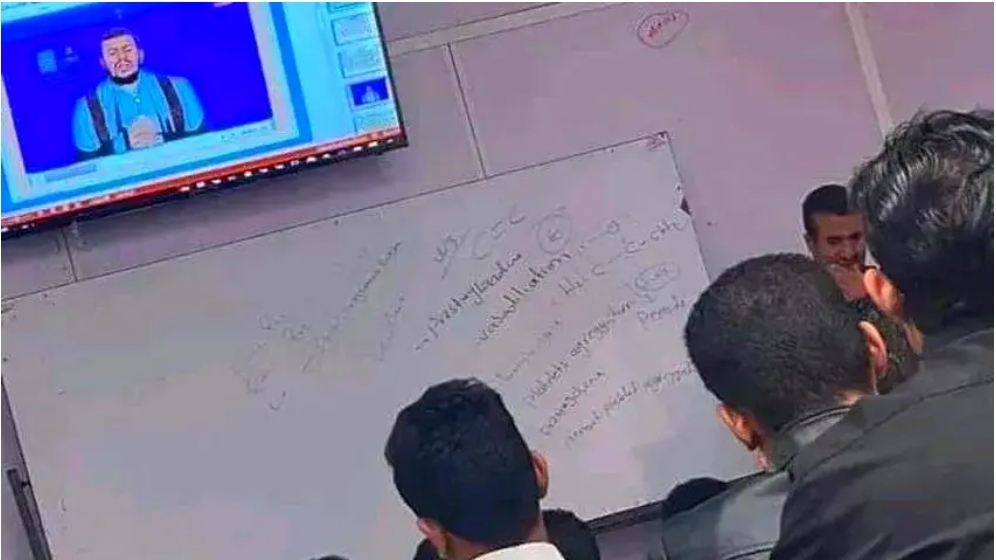 الحوثيون يجبرون أصحاب المقاهي على عرض المحاضرات بين شوطي المباريات