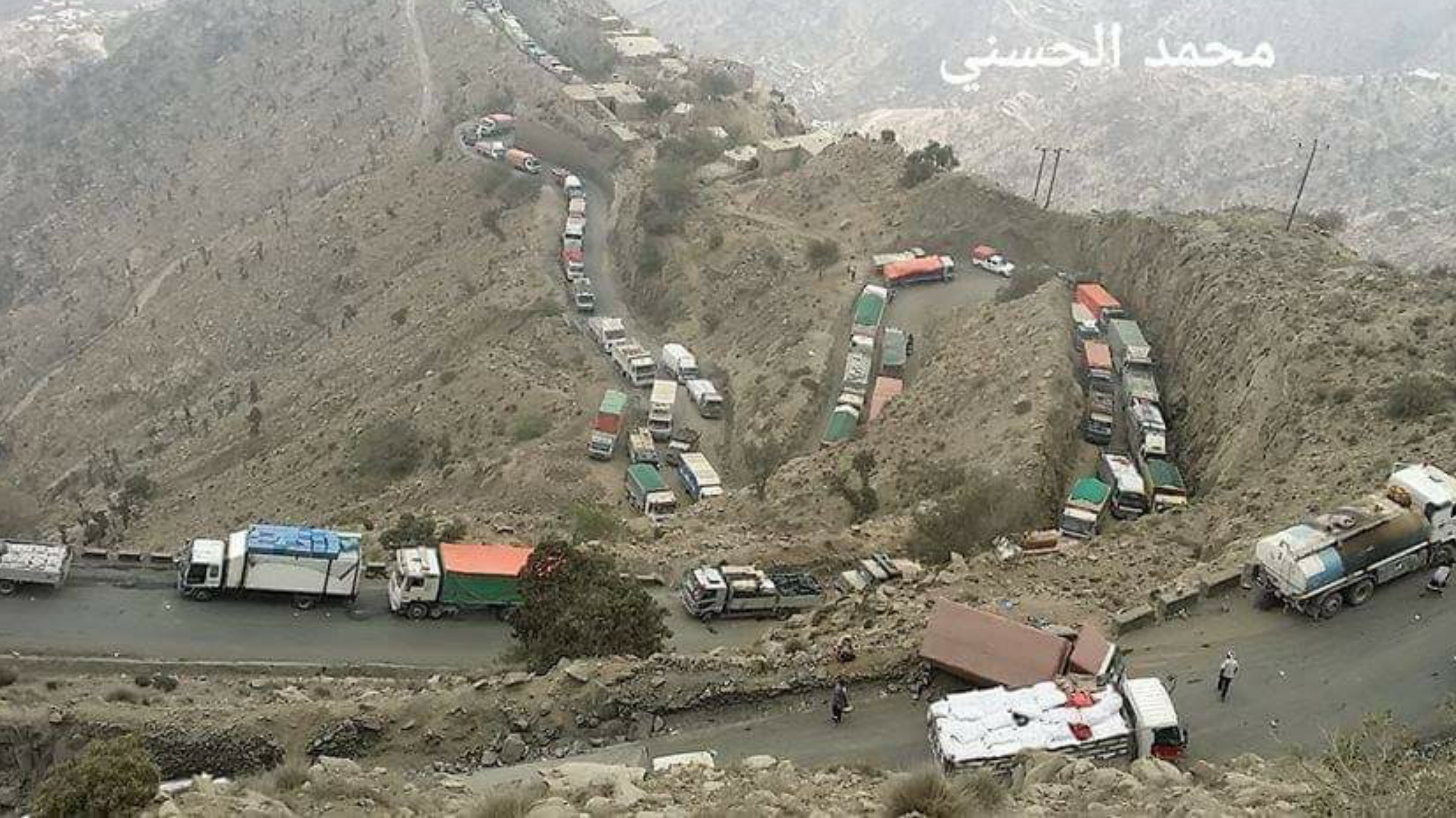 مصدر لتعز تايم: مواطنون يغلقون هيجة العبد