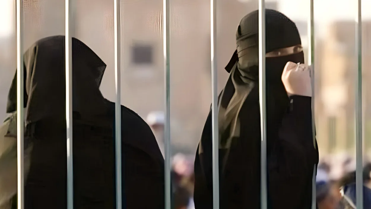 قرارات حوثية قمعية جديدة تحظر اليمنيات من العمل الميداني