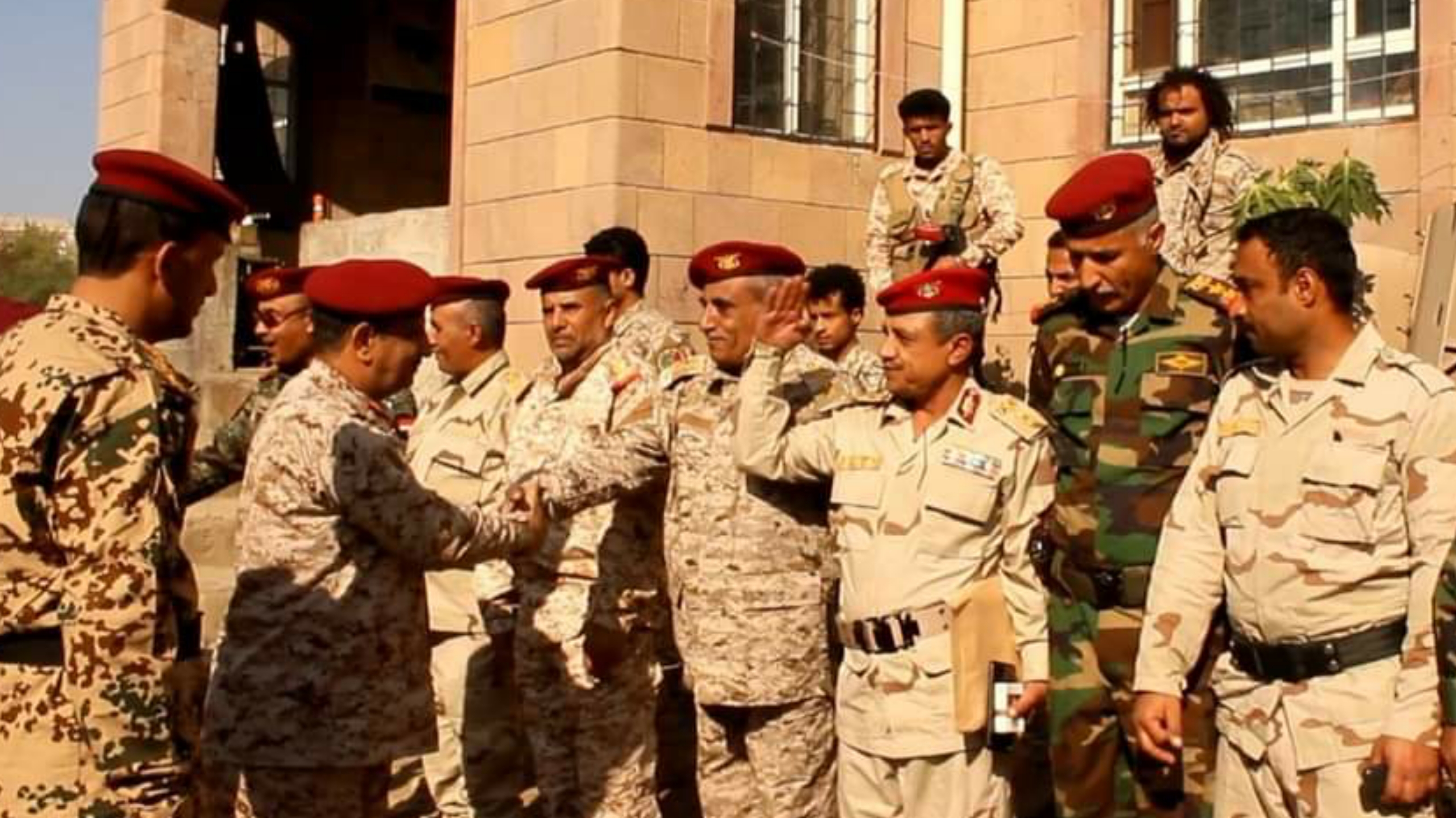اللجنة العسكرية والأمنية تزور اللواء 35 مدرع بتعز