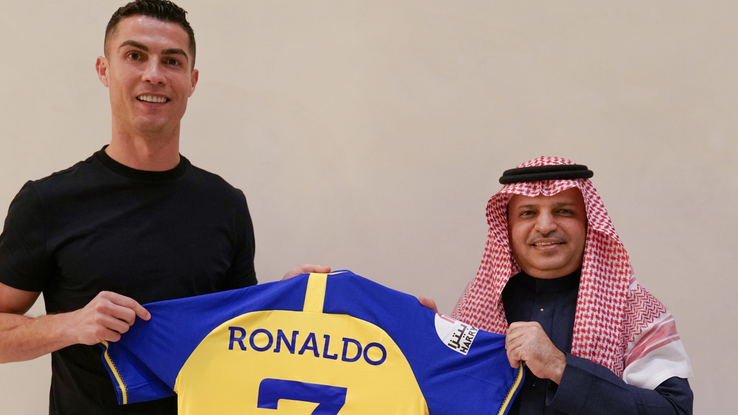مفاجأة كبيرة في عقد كريستيانو مع النصر السعودي