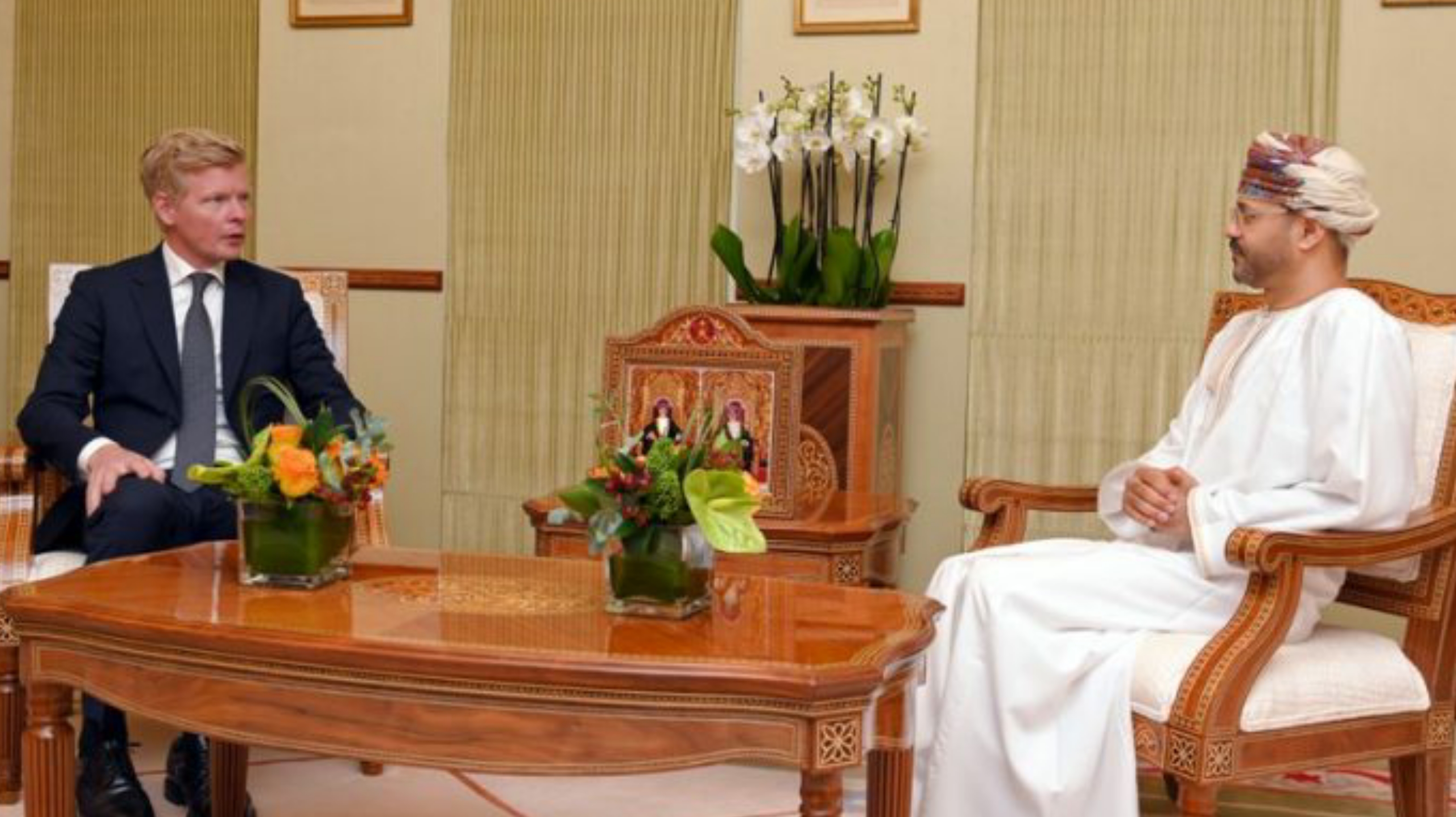وزير خارجية عمان يبحث مع المبعوث الأممي جهود إنهاء الحرب اليمنية