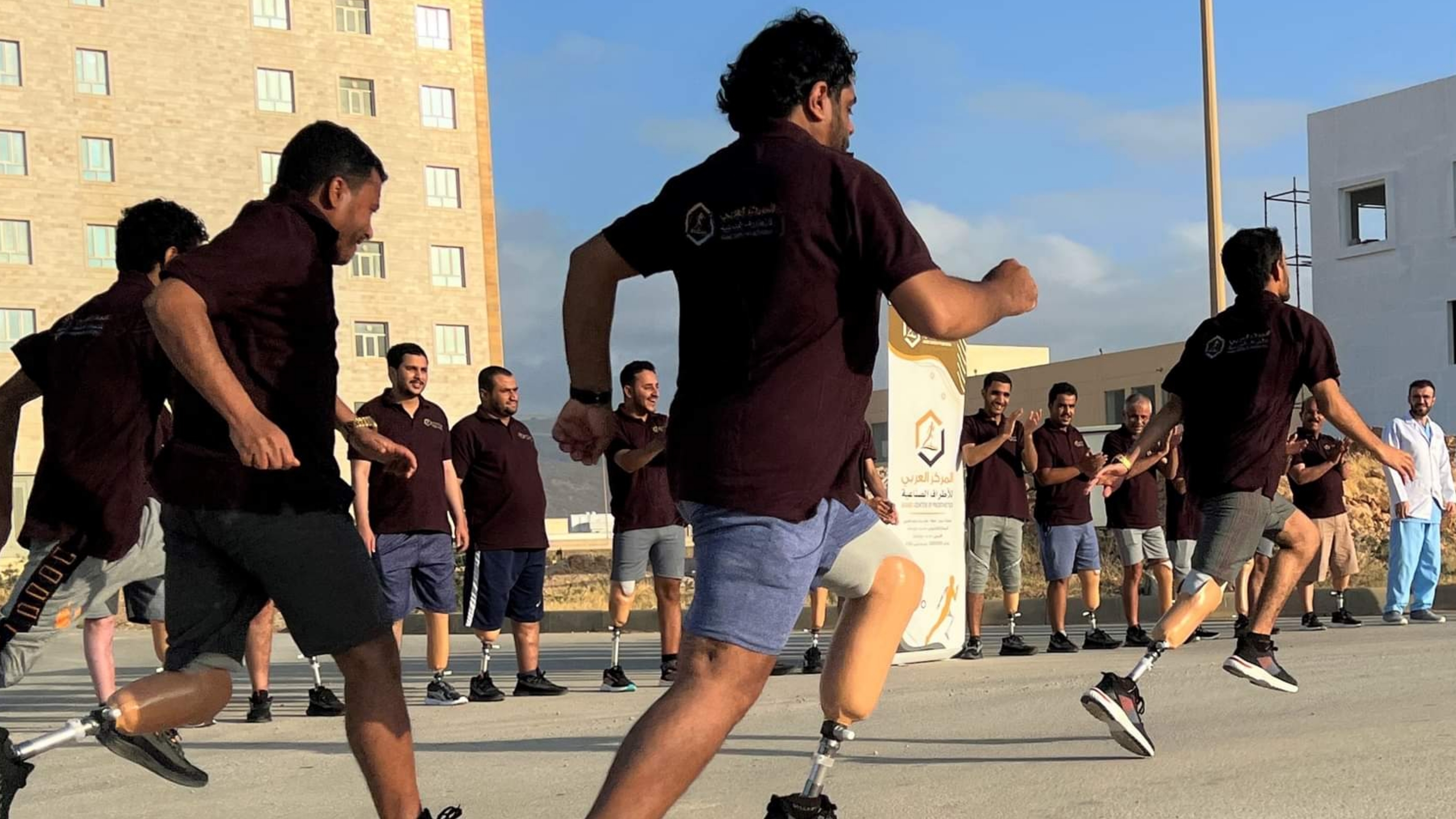 صلالة..المركز العربي للأطراف يمنح الأمل لدفعة جديدة من الجرحى اليمنيين (فيديو)