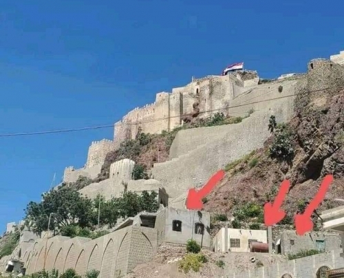 مسؤول محلي يكشف لـ تعز تايم تفاصيل البناء داخل حرم قلعة القاهرة التاريخية ومحيطها