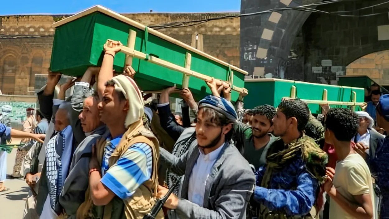 جماعة الحوثي تشيع ضباط من مقاتليها سقطوا في معارك مع الجيش