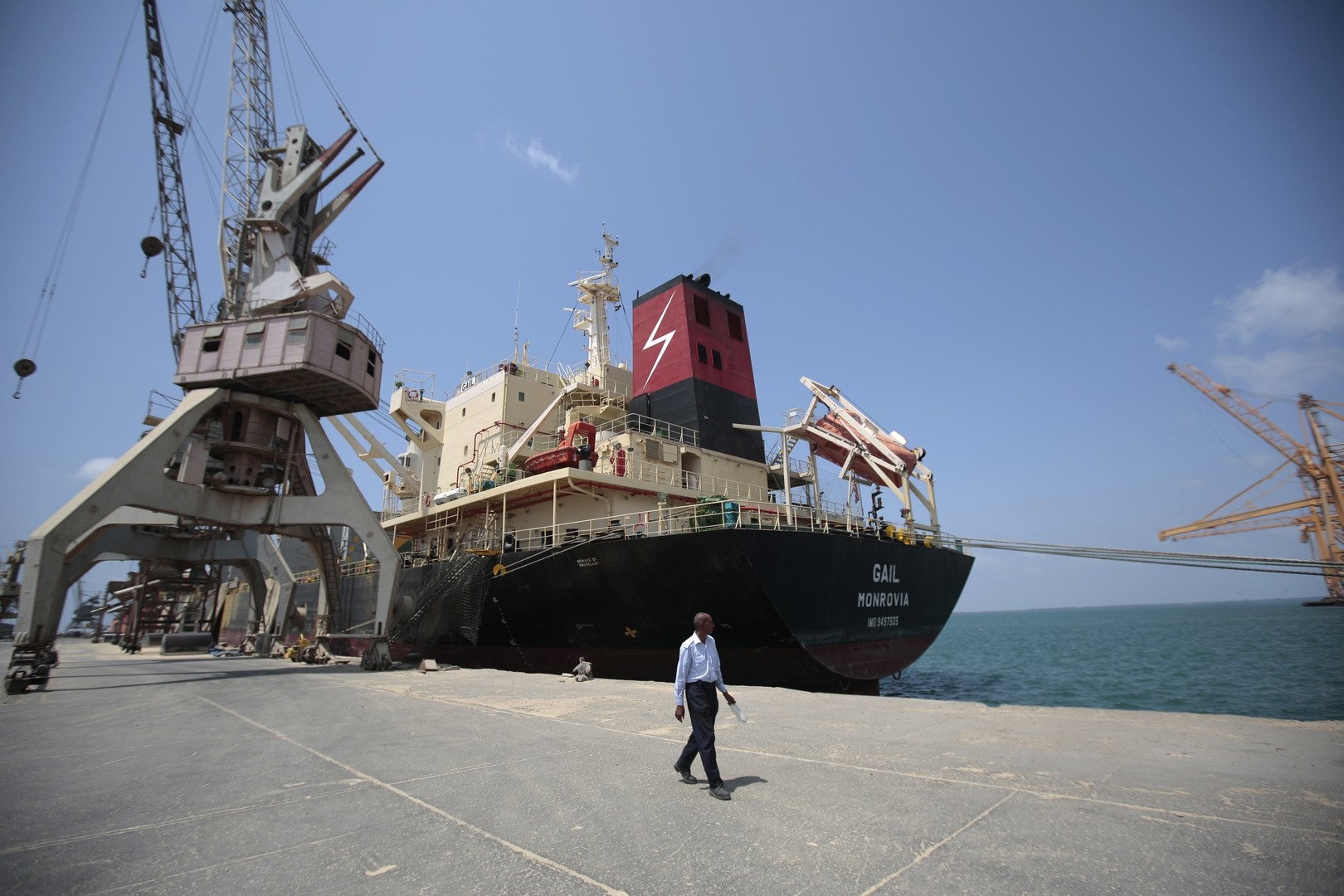 ارتفاع واردات الوقود إلى موانئ الحديدة في يناير الماضي بنسبة 31%