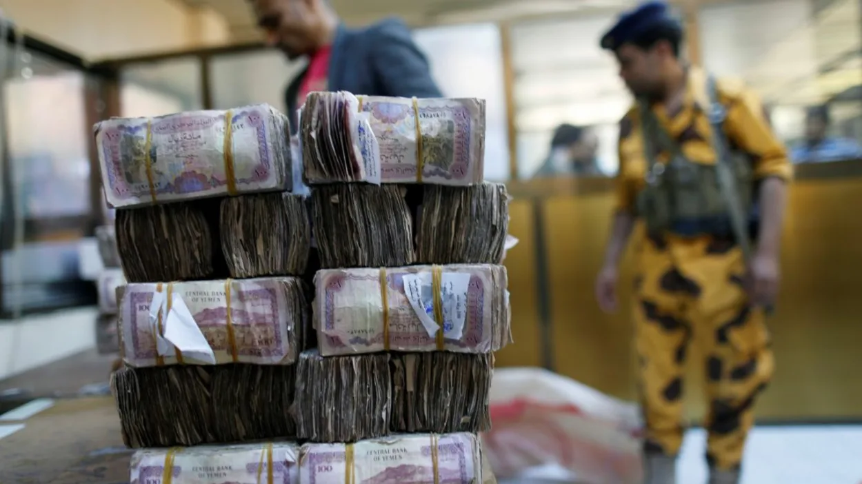 أموال الظل في اليمن... قنوات لاستقطاب الباحثين عن الحماية والربح السريع