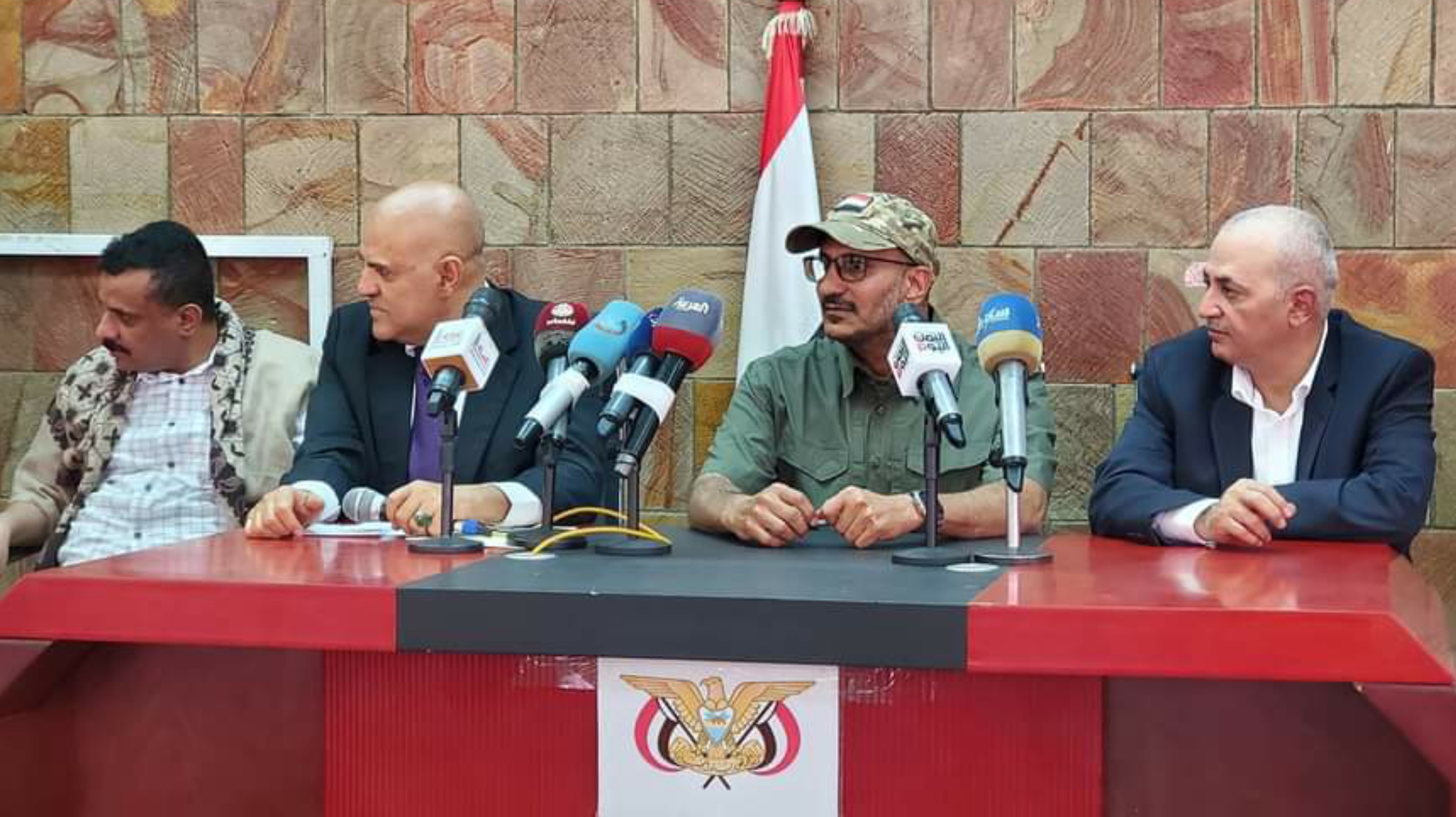 طارق صالح يزور مدينة تعز لأول مرة