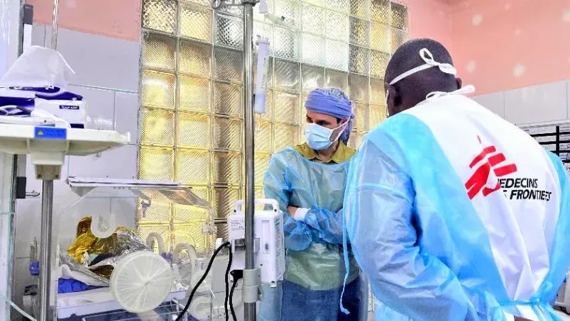 مسؤول أممي يتحدث عن مخاطر زيارته إلى تعز: "لم أستطع تخيل ما يمر به المرضى"