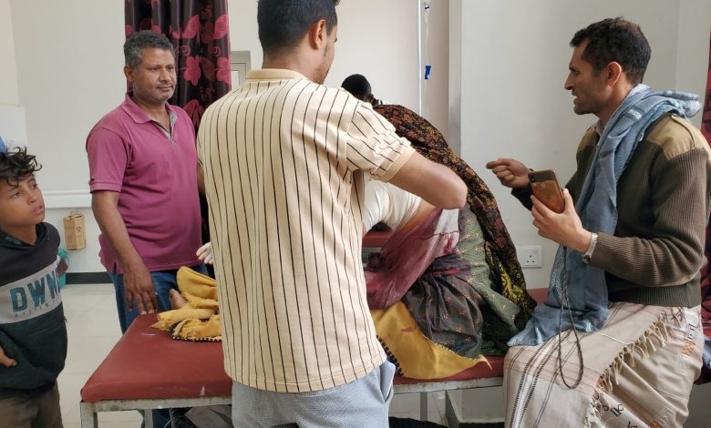 إصابة امرأة مسنة برصاص قناص حوثي في منطقة "الشقب" جنوبي تعز