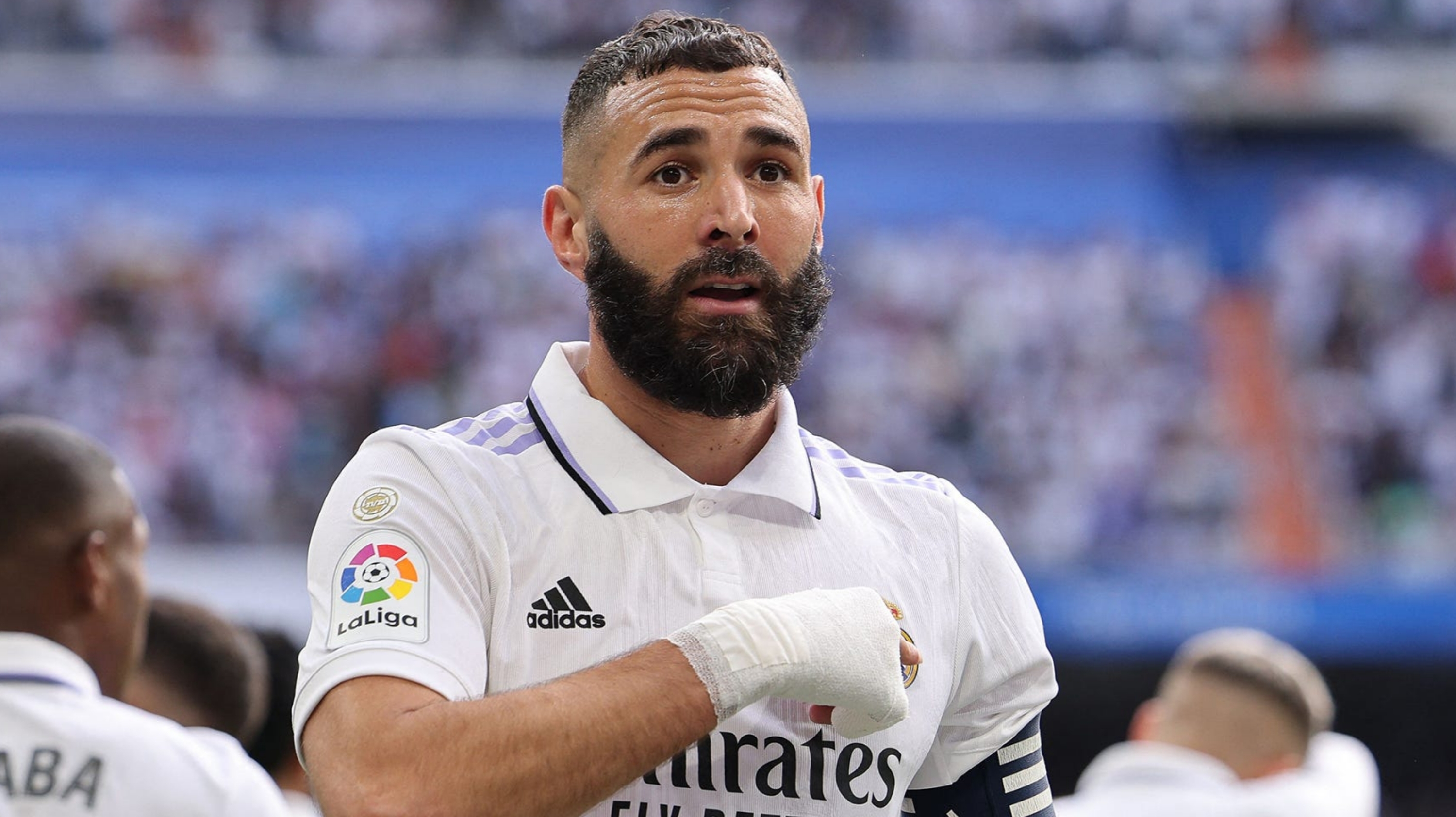 هل سيغيب كريم بنزيما عن "كلاسيكو" الحسم أمام برشلونة؟