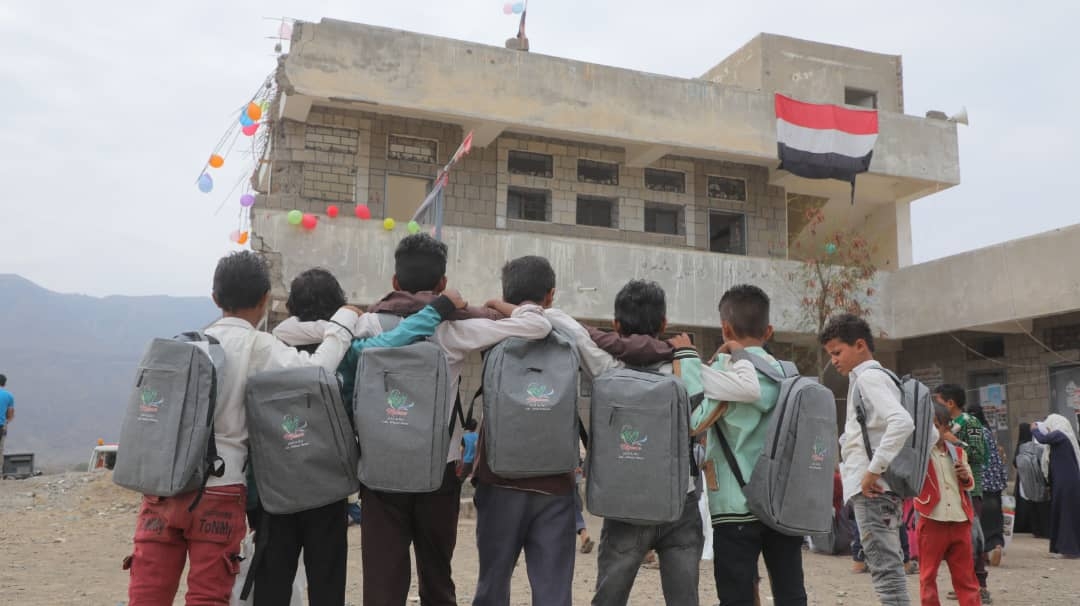 مشروع "مسام" يفتتح مدرسة "الشعب عكاد" بتعز بعد تطهيرها من الألغام