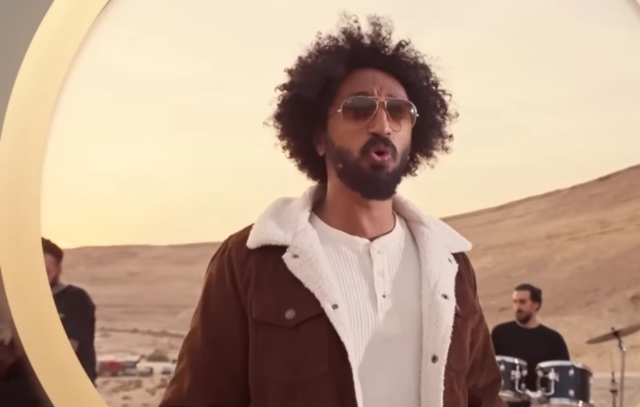 الفنان هاني الشيباني يغني "شارة" برنامج حيث الإنسان في موسمه الخامس