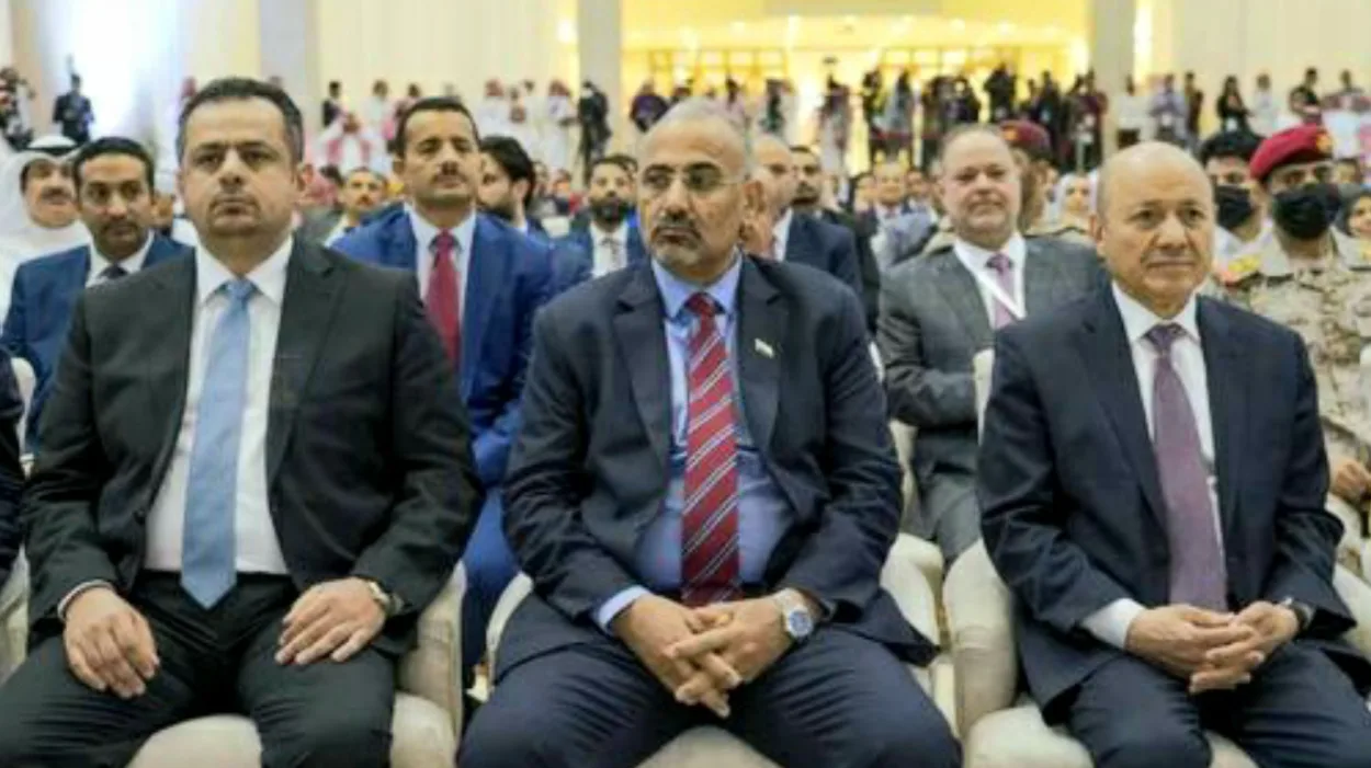 إنهاء الخلافات وتغيير الحكومة وتوقيع اتفاق مع الحوثيين.. أبرز الملفات التي يناقشها اجتماع الرياض