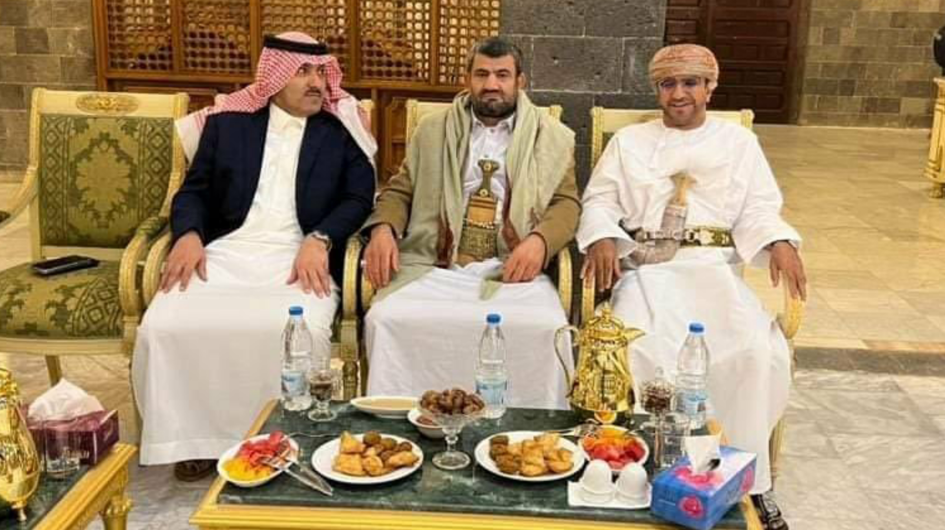 الغارديان: لا خيار أمام فصائل الحكومة اليمنية سوى القبول بمقترح السلام السعودي