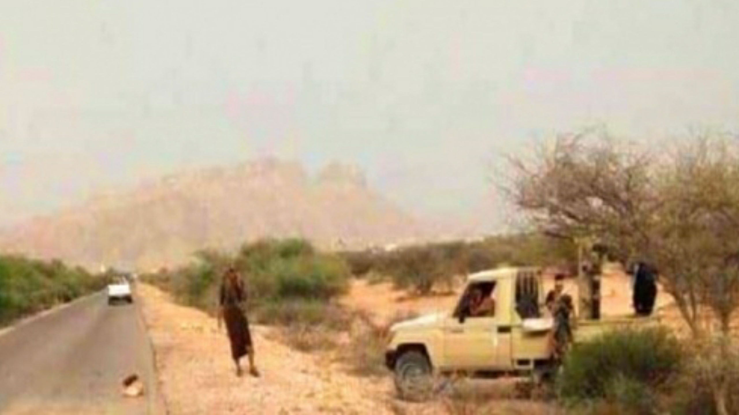كمينا مسلحا يستهدف وفد من مشائخ وقيادات عسكرية في أبين