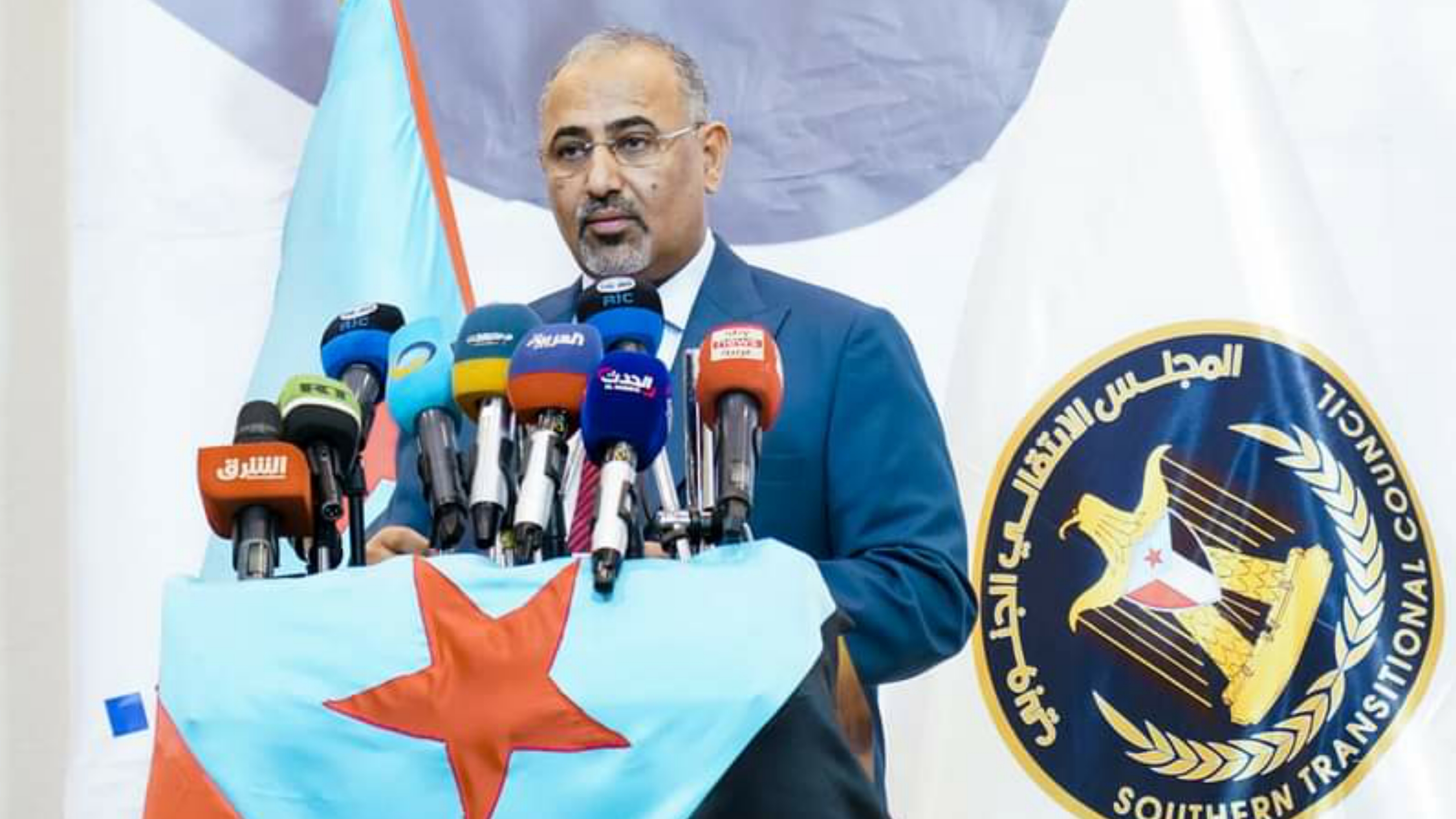 الزبيدي يهدد بالانفصال واستخدام القوة ويؤكد دعم السعودية والإمارات للقضية الجنوبية