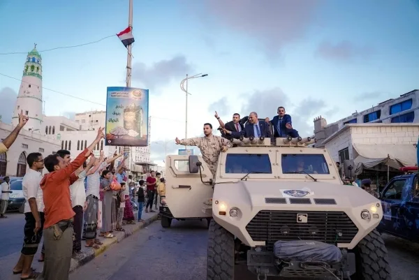 رئيس الحراك الثوري الجنوبي: تجول "الزبيدي" بمدرعة إماراتية في شوارع المكلا تصرّف أغضب الحضارم