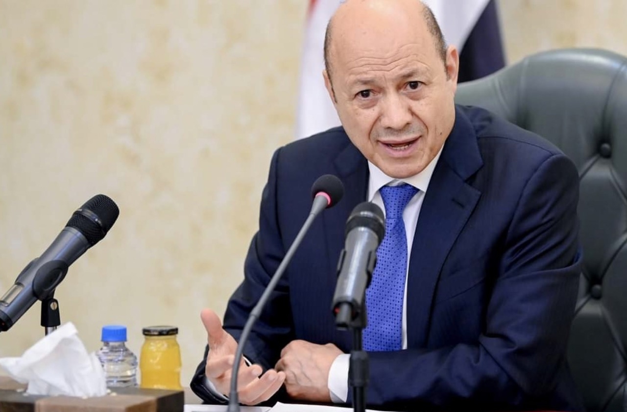 رشاد العليمي يفلس باكرا ويستدعي معين عبد الملك بعد رفض السعودية والإمارات تقديم الدعم له