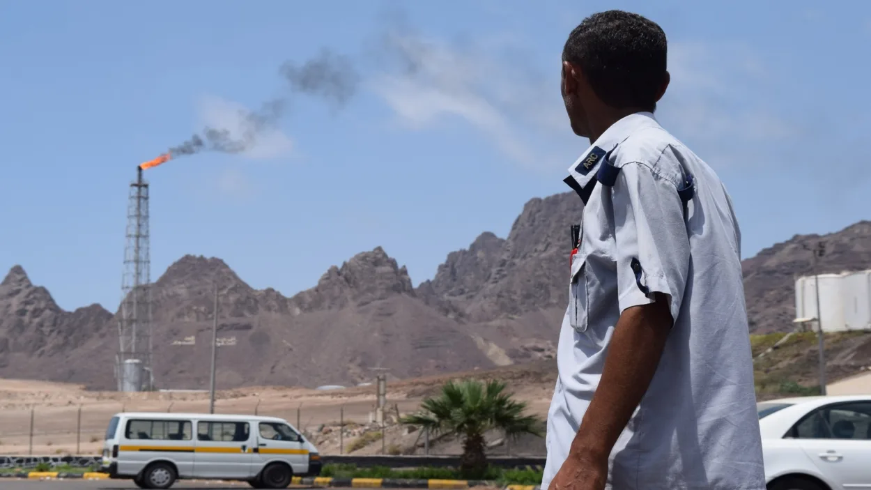 الحكومة تعول على دعم البنك الدولي لتجاوز الأزمة الحالية جراء توقف صادرات النفط