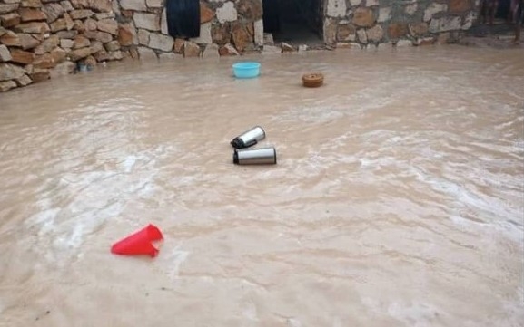 سقطرى.. أضرار كبيرة في الطرقات والممتلكات الخاصة جراء الأمطار ومناشدات بالتدخل