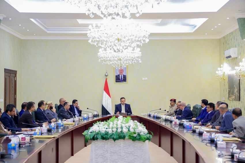 بعد تسليمها إيرادات البلاد للحوثيين.. الحكومة تعوّل على دعم التحالف
