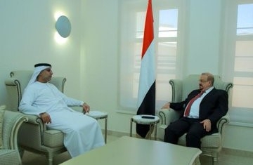 السفير الإماراتي يلتقي بمسؤولين في الشرعية عقب تصعيد الانتقالي