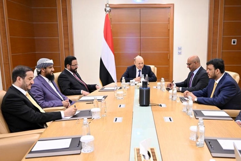 المجلس الرئاسي يوجه محافظ عدن بسرعة توريد عائدات المحافظة إلى البنك المركزي