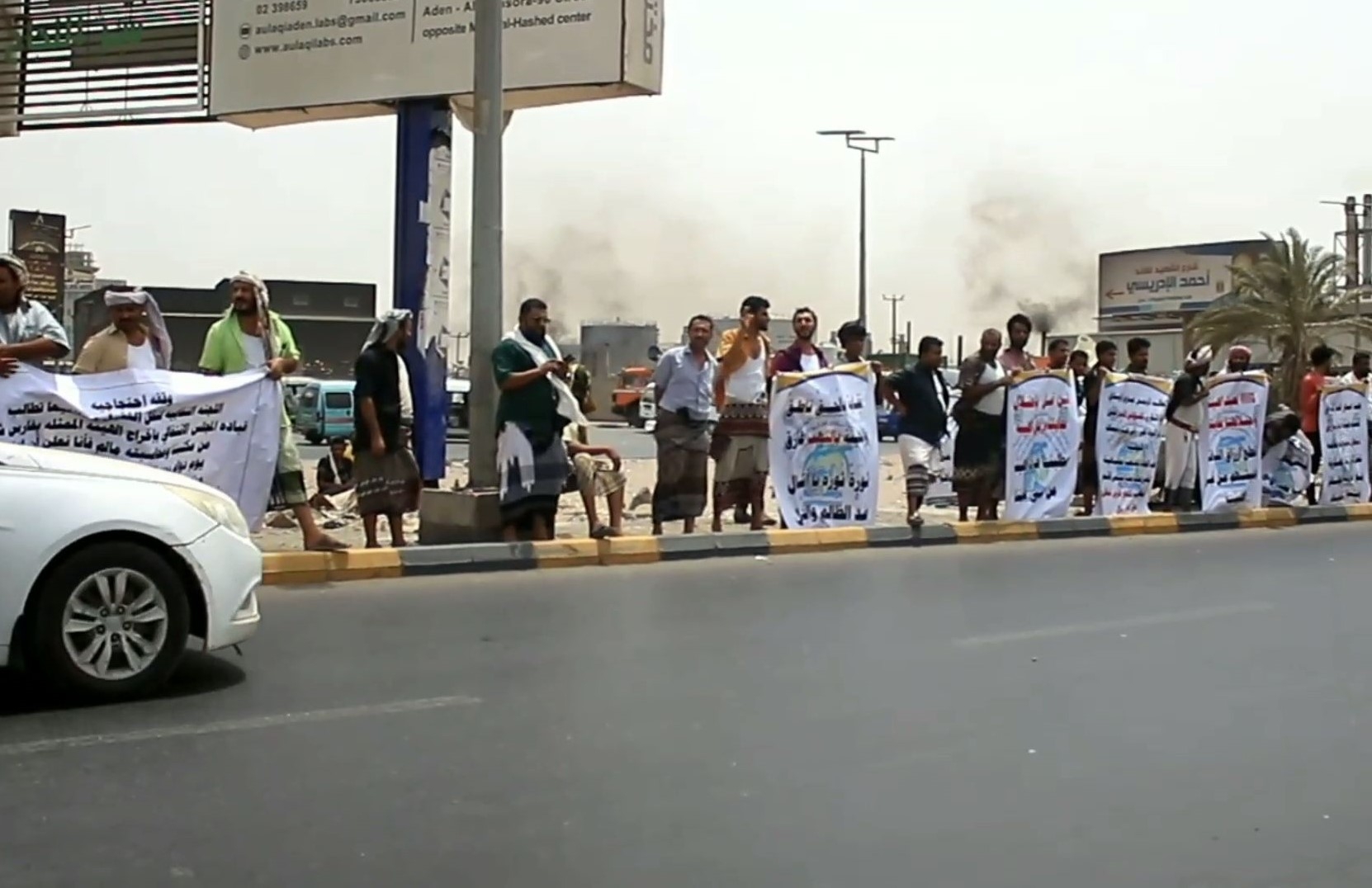 سائقو النقل الثقيل بعدن: قضيتنا أصبحت تسلك طابع مناطقي برعاية وزير النقل